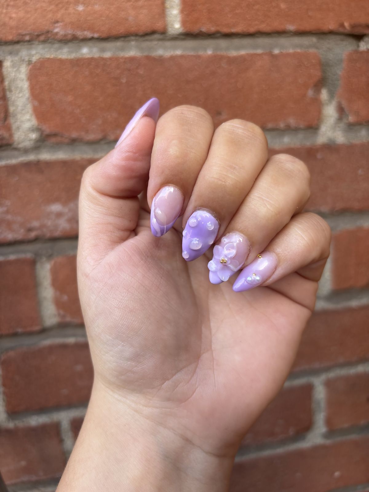 Lila nagels met 3D bloemetjes